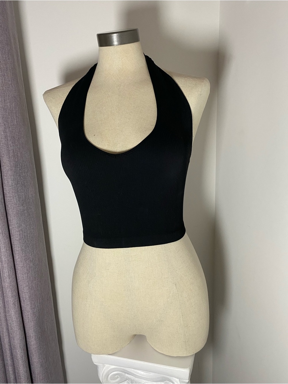 {58$} SUNDAY BEST Black Halter Ribbed Crop Top
